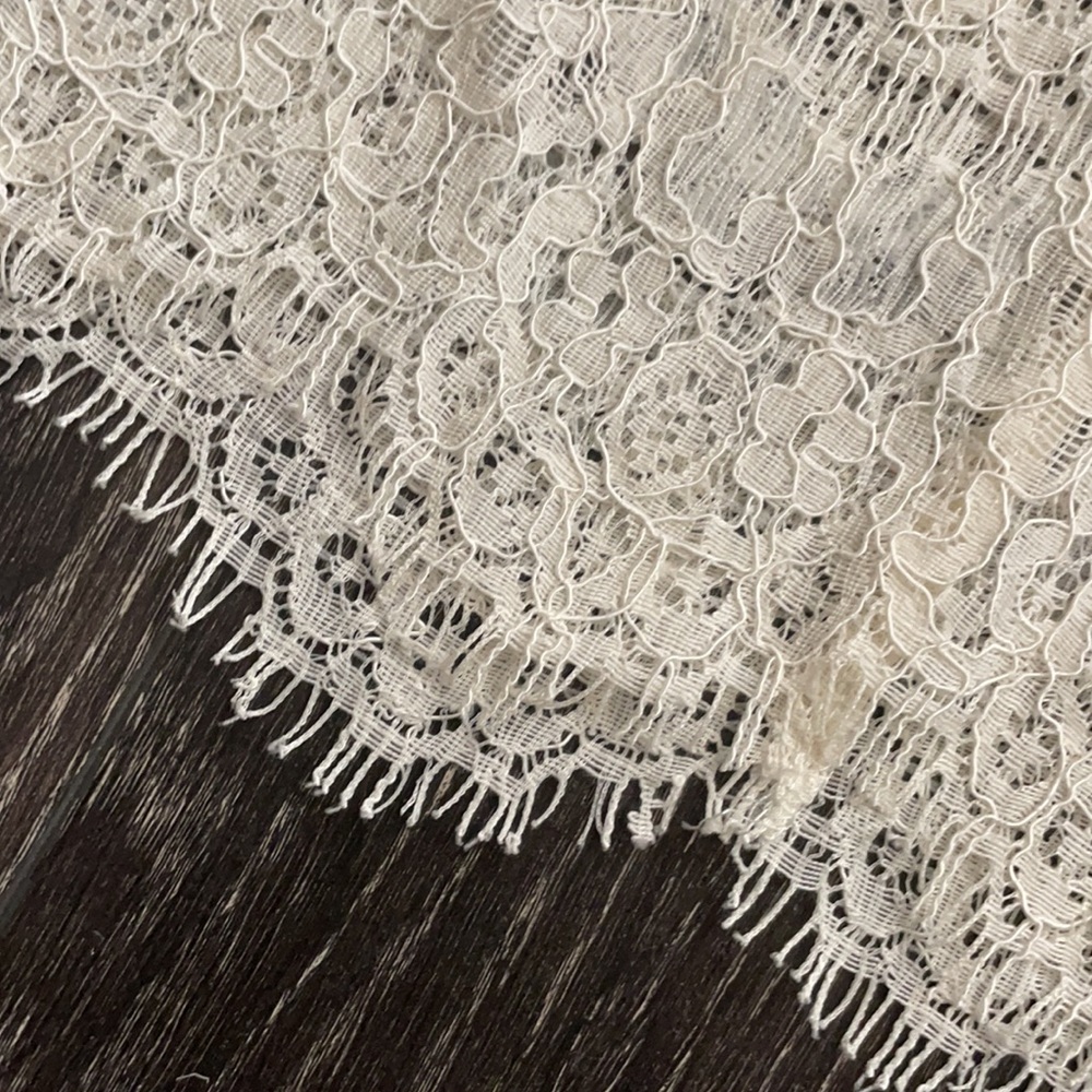 Forever 21 lace sleeveless top - Picture 3 of 6